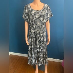 Chic Black and White Paisley Midi Dress